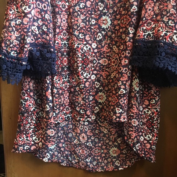 Cold shoulder blouse - Picture 4 of 6